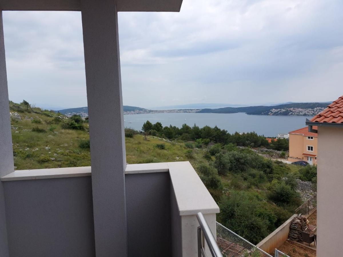 Apartments Vini Donji Seget Exterior foto